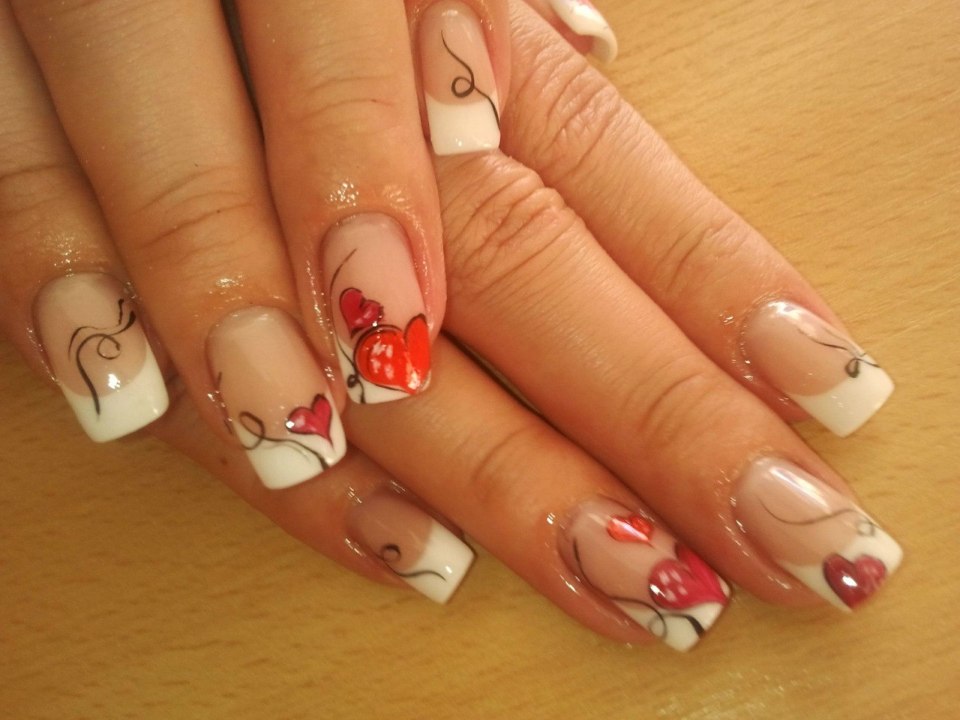 Маникюр на короткие ногти красный с белым