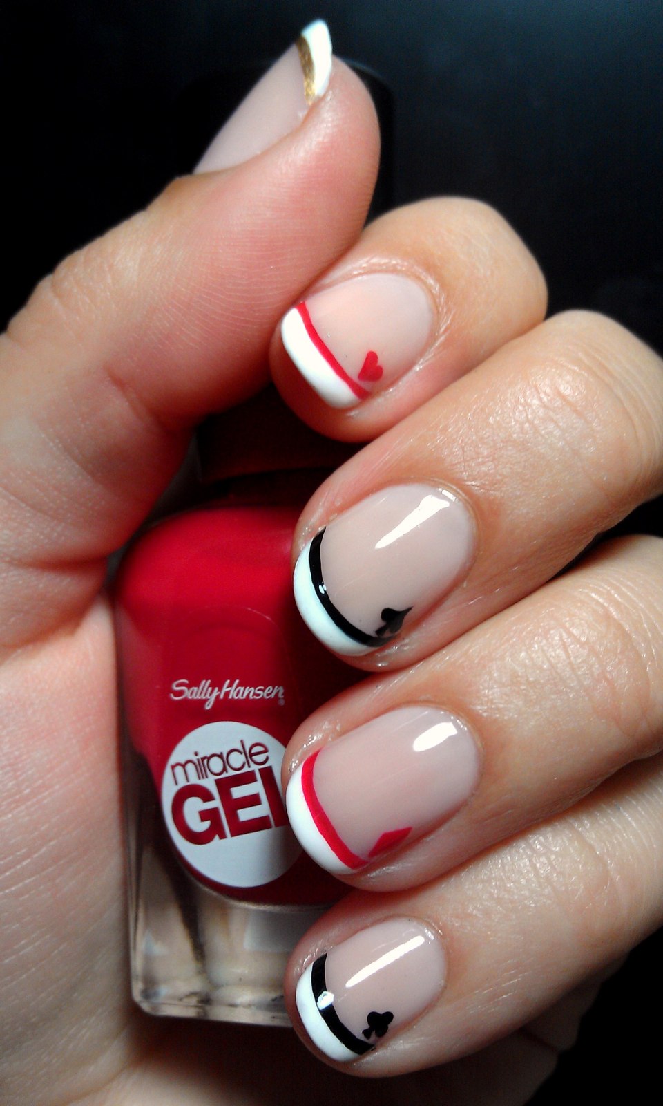 Маникюр с сердечками