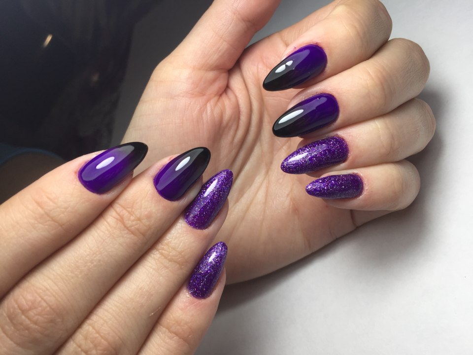 Сиреневый маникюр с блестками