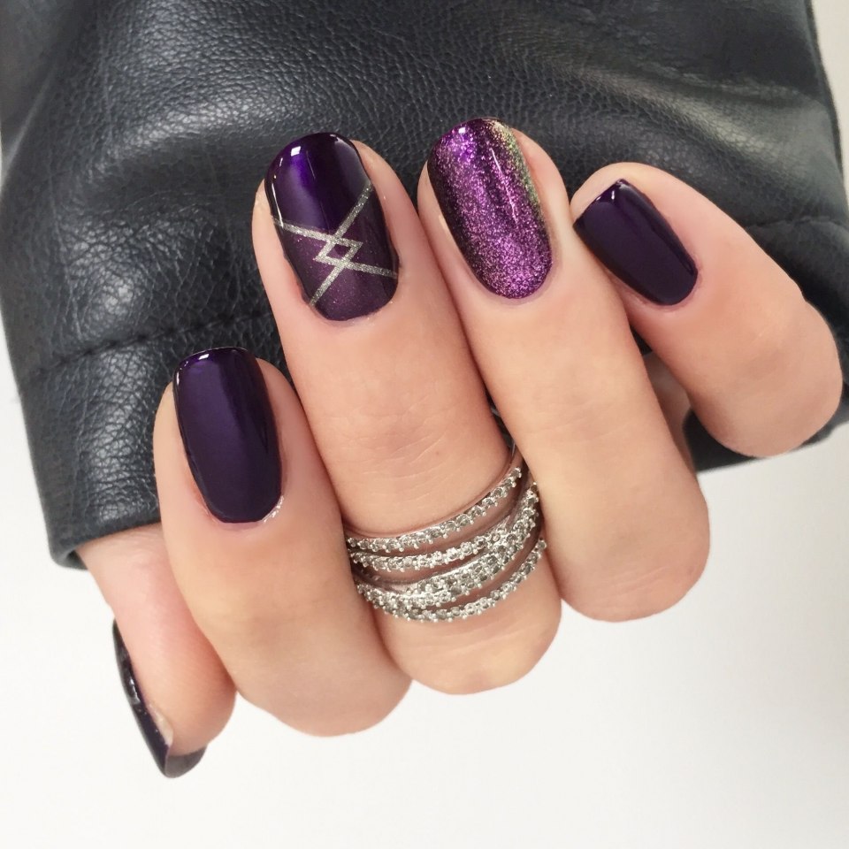 Темный маникюр на короткие круглые