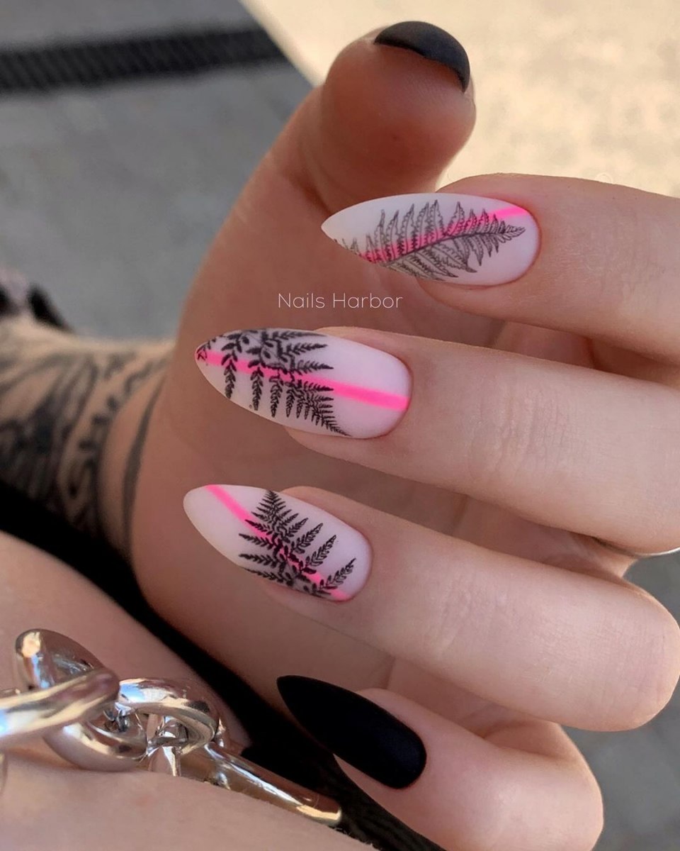 Маникюр с бабочками на длинные ногти