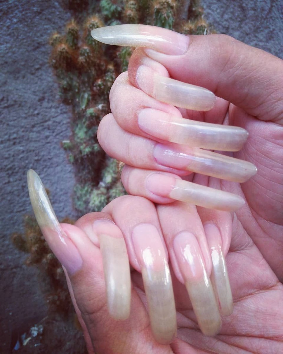 Клюющие ногти