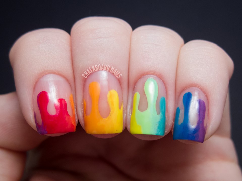 Яркий маникюр