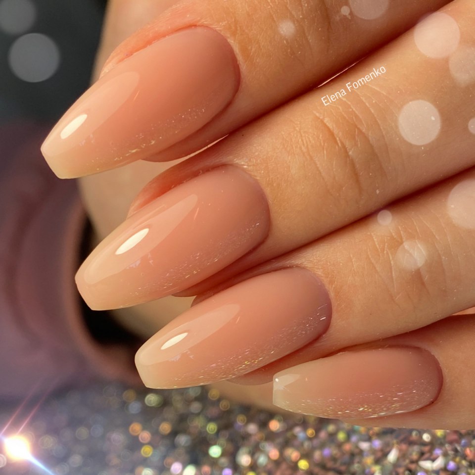Нюдовый маникюр 2021 миндаль