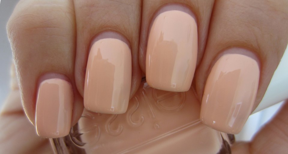 Полупрозрачный маникюр