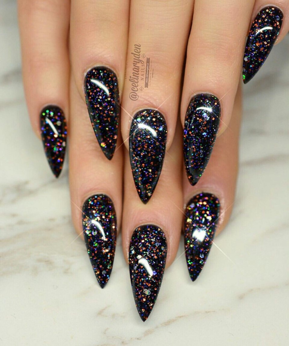 Черные облазящие ногти