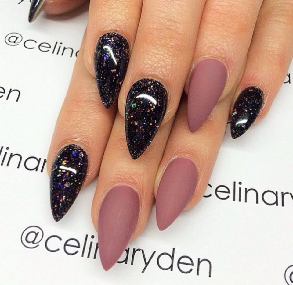 Черный шеллак на миндальной форме