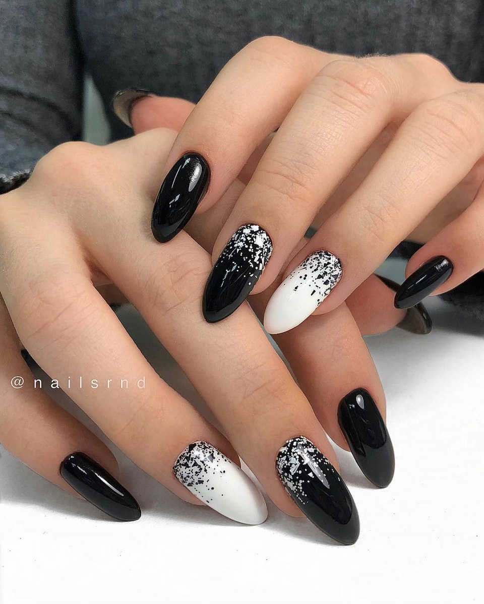 Ногти миндаль черные с белым