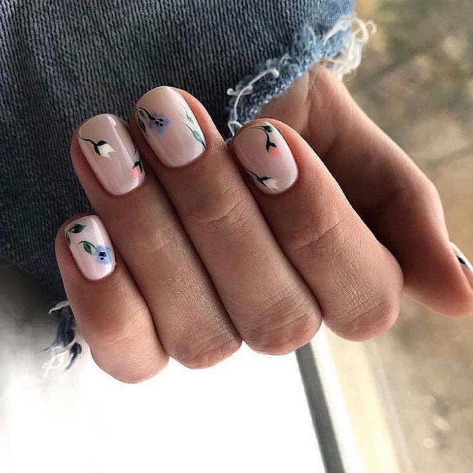 Маникюр фон