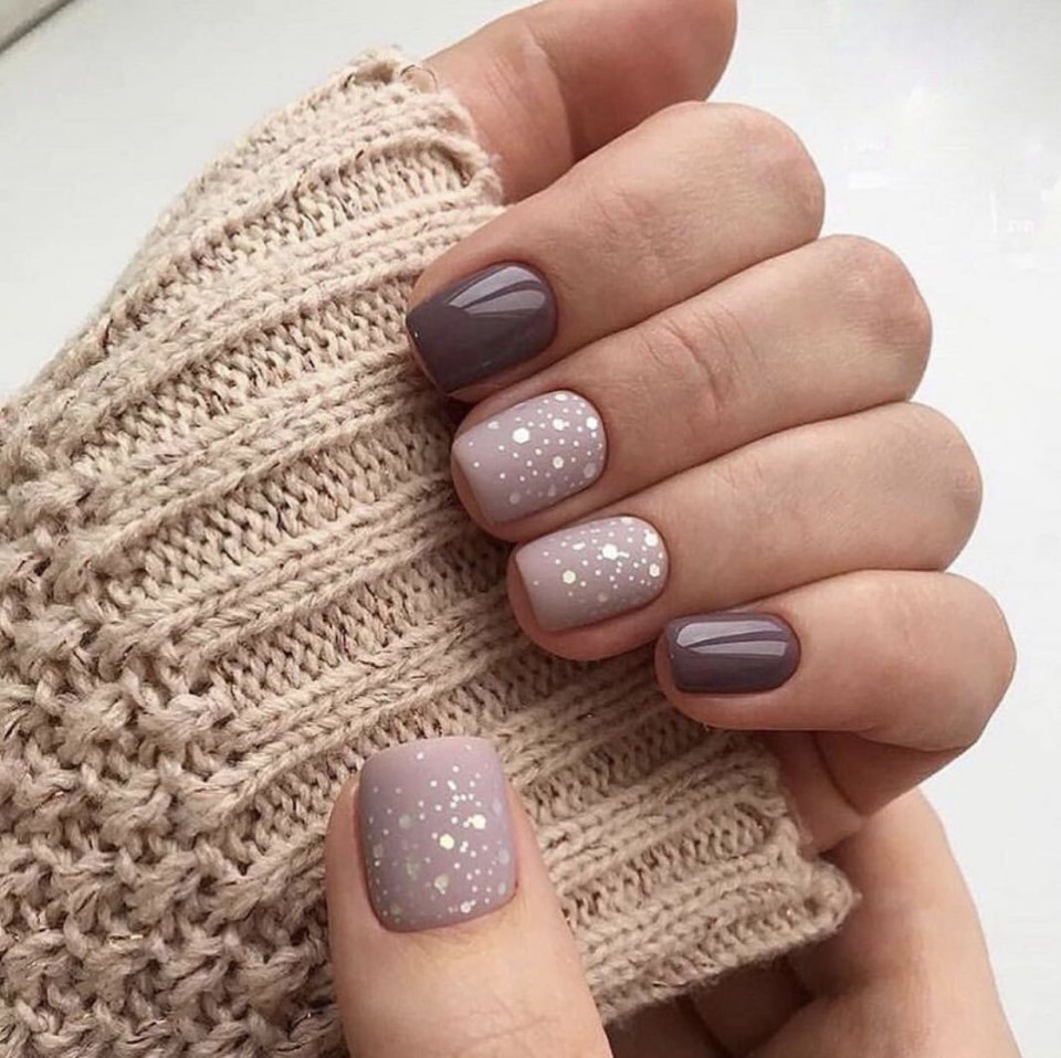 Маникюр коричневый матовый