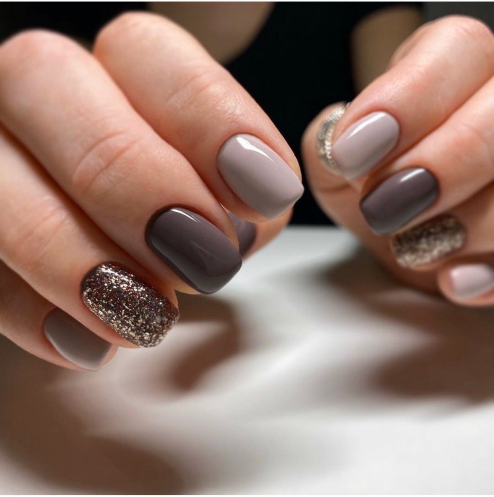 Сохры коричневый маникюр