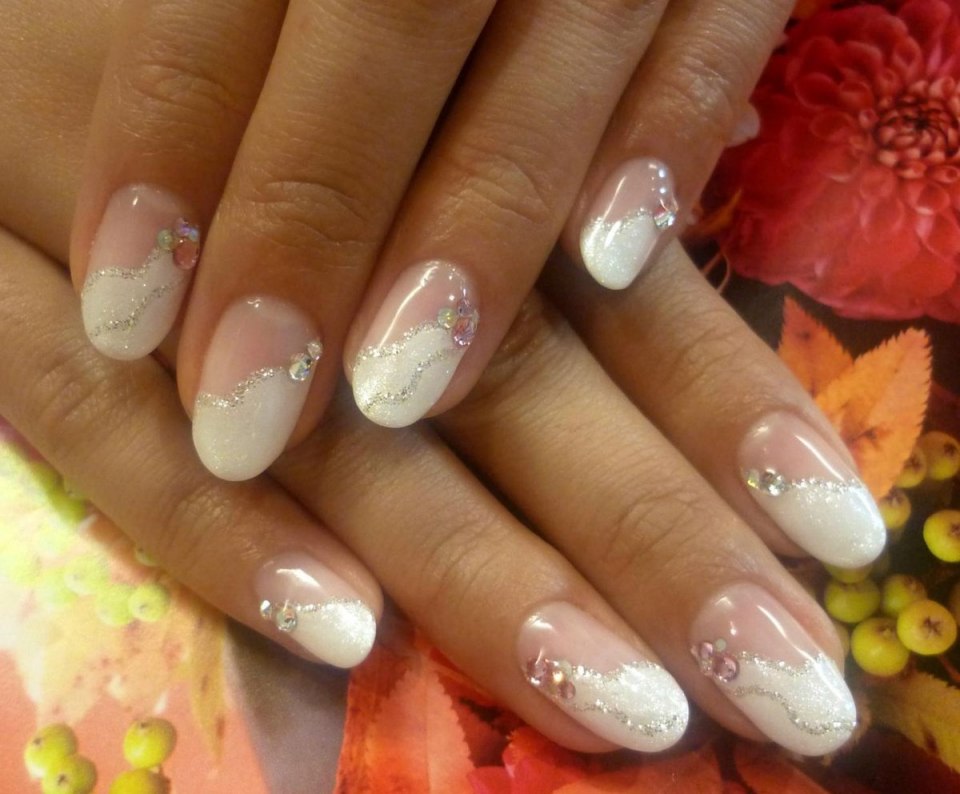 Свадебный маникюр на короткие ногти