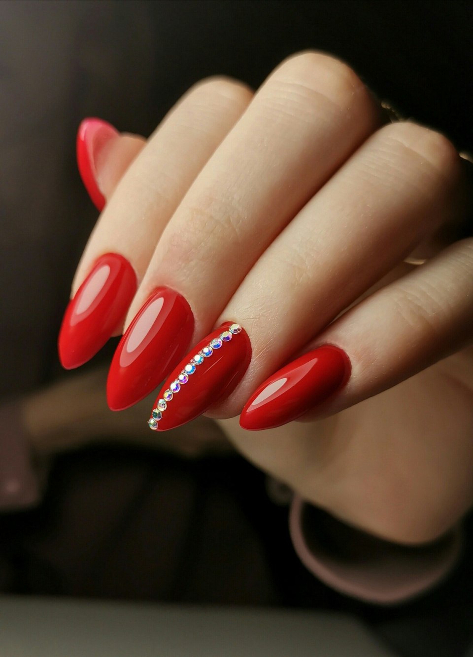 Красные острые ногти