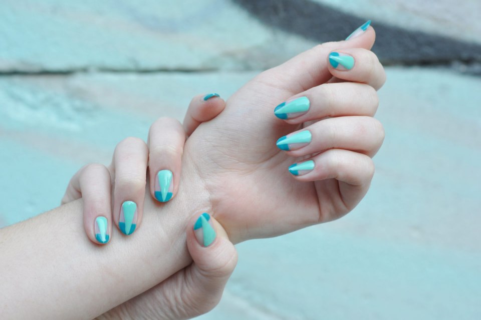 Бирюзовый маникюр