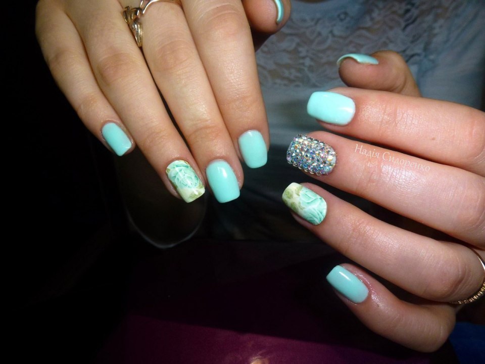 Французский маникюр бирюзовый