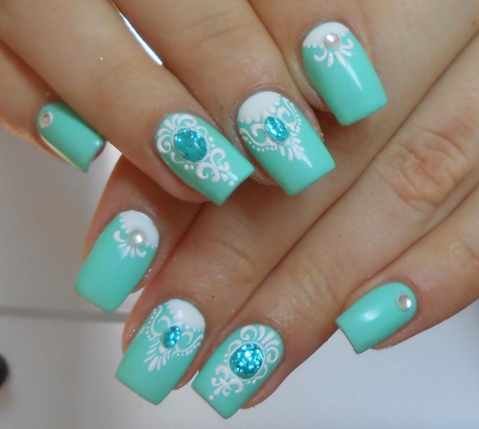 Французский маникюр цветной