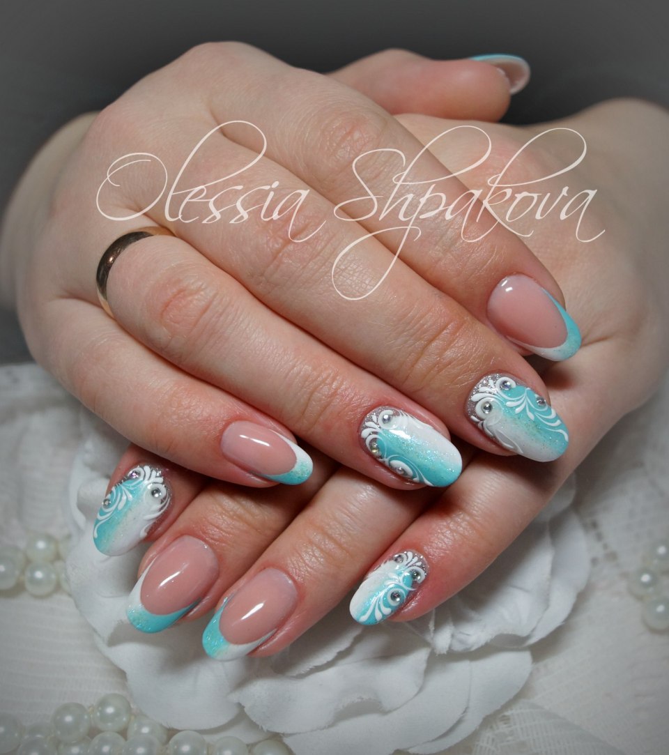 Бирюзовый маникюр