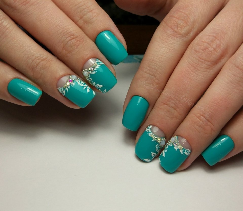 Маникюр бирюзовый длинный
