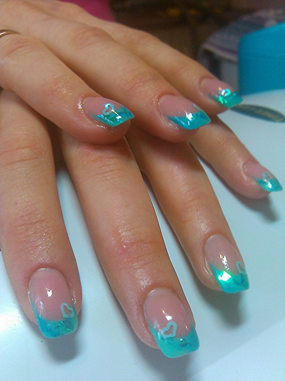 Красивые ногти бирюзового цвета