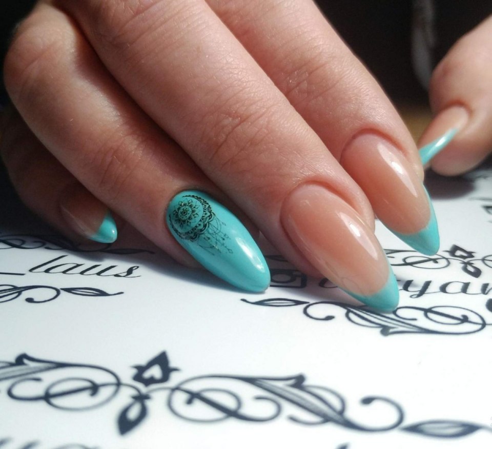 Маникюр бирюзовый френч