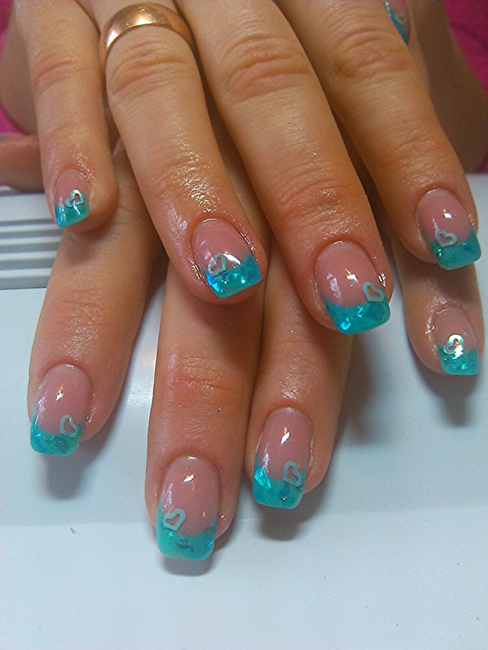 Маникюр с бирюзовым цветом