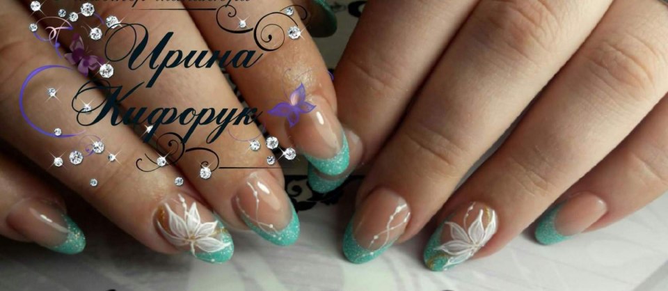 Голубой маникюр