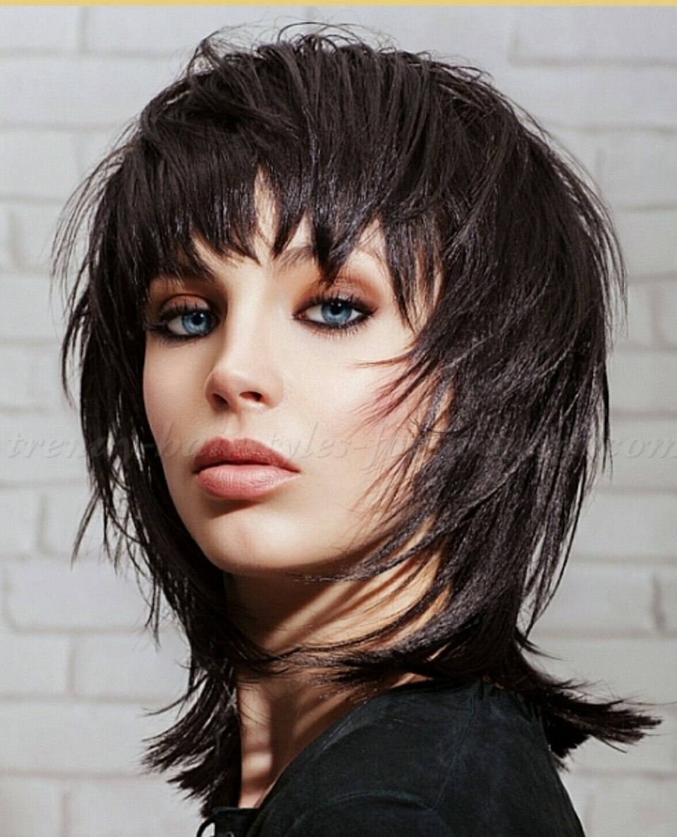 Рваное каре с челкой на короткие