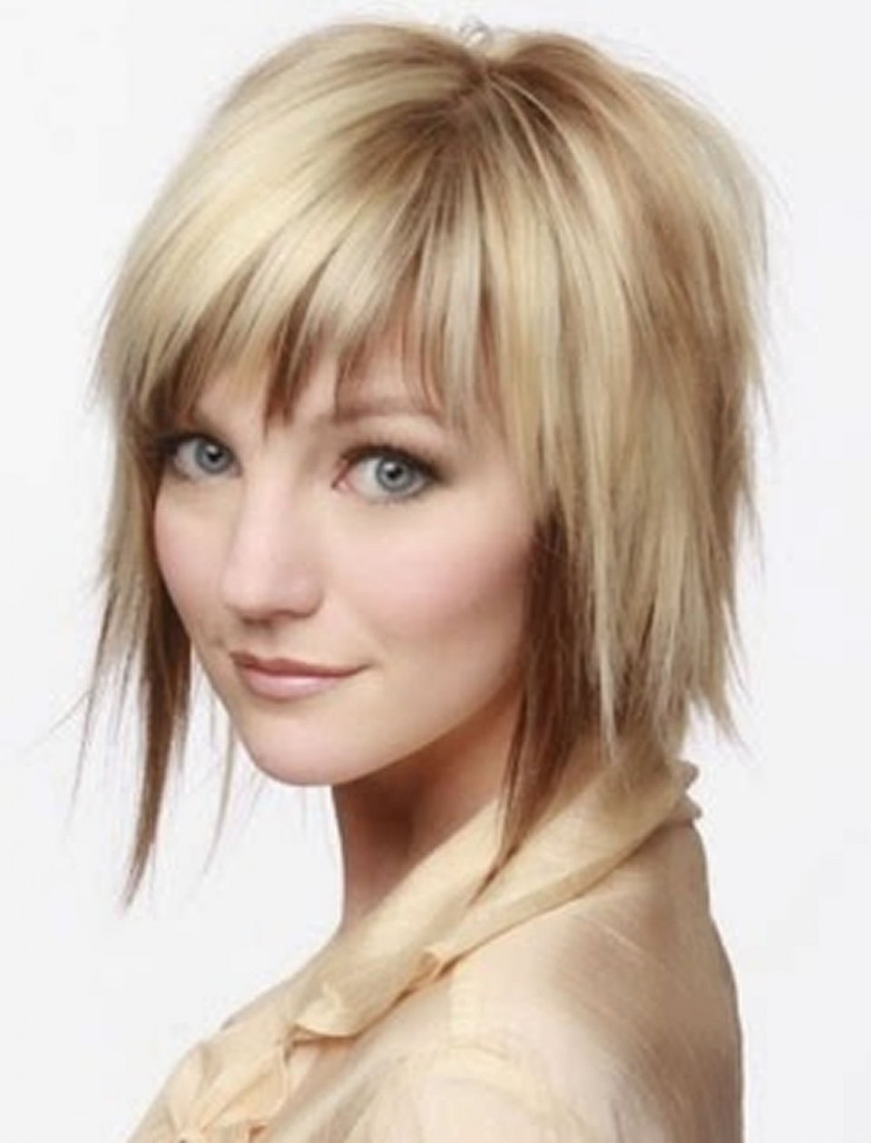 Короткие косые челки