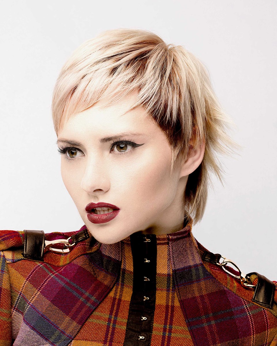 Стрижка Боб Каскад с челкой Каскад на короткие волосы