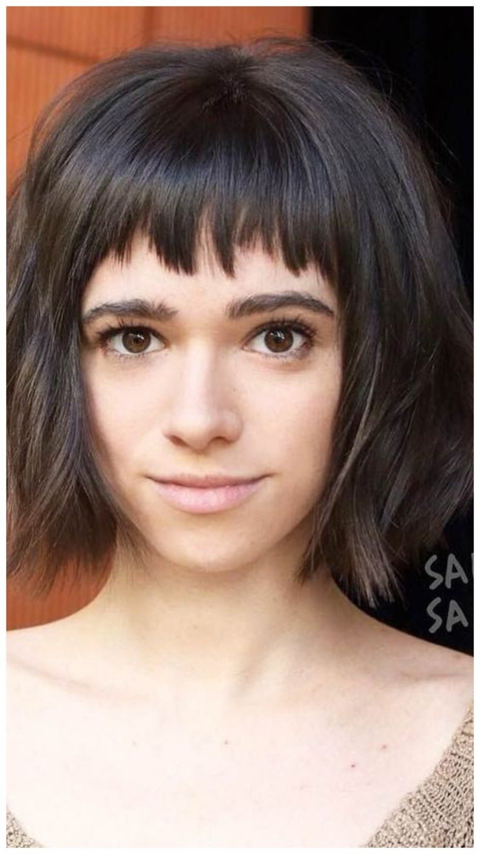 Тейлор Момсен с челкой