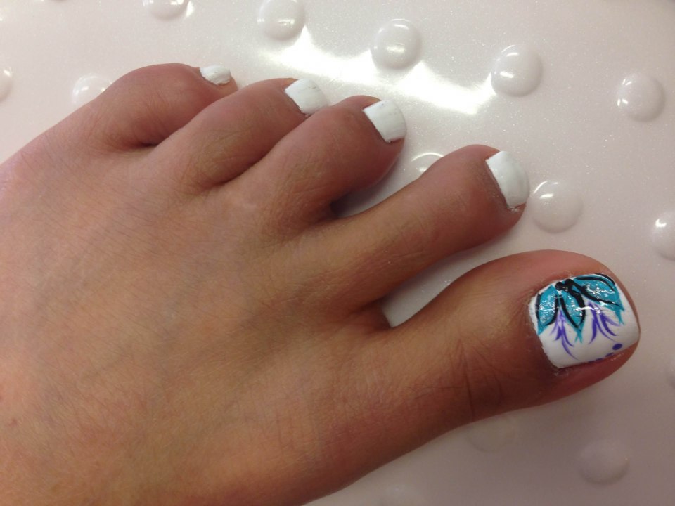 Педикюр френч