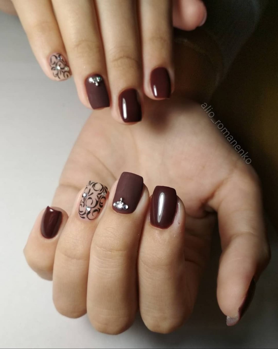 Маникюр на короткие ногти коричневые тона