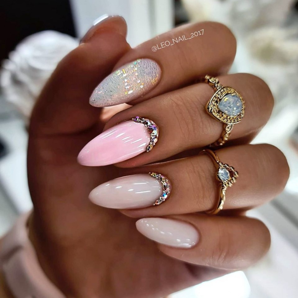 Шикарный маникюр на миндалевидные ногти