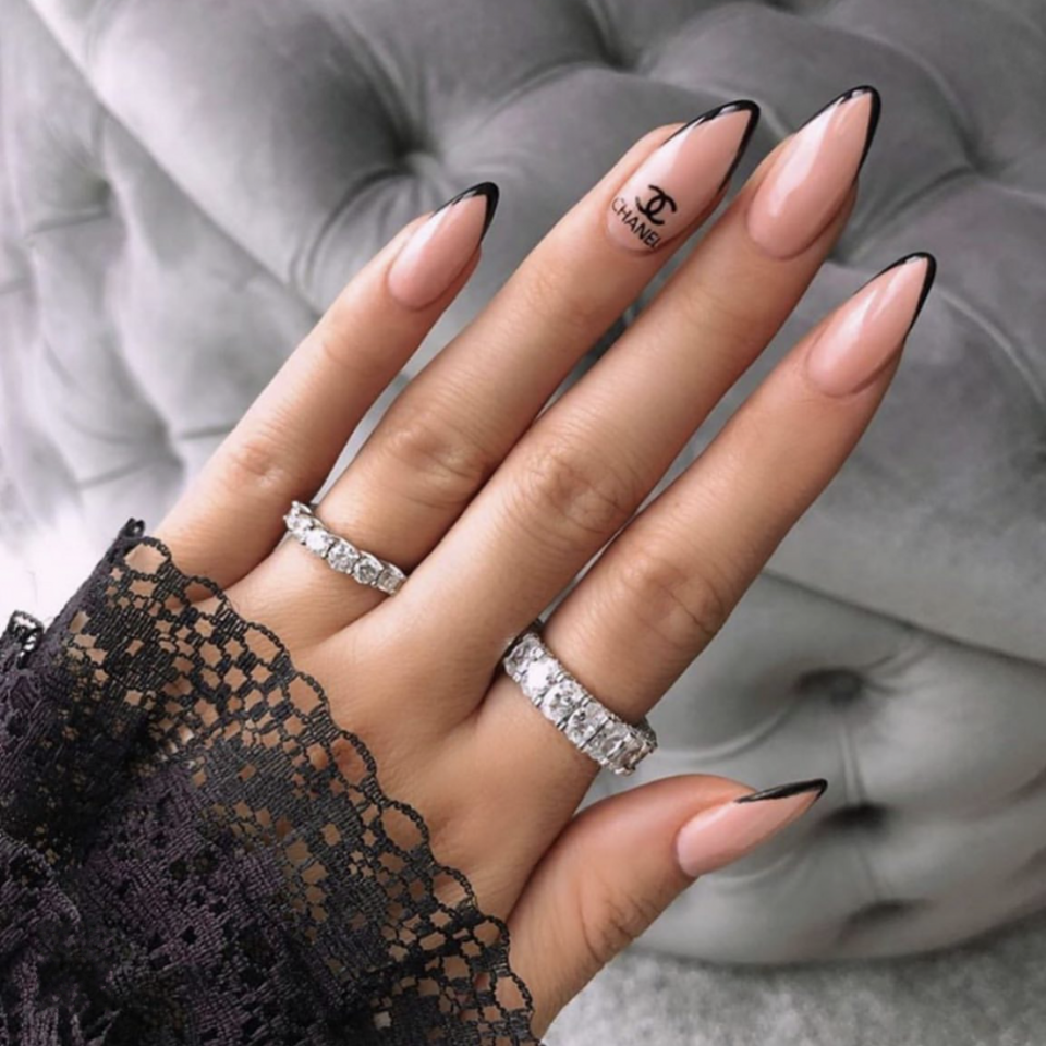 Маникюр на длинные миндальные ногти