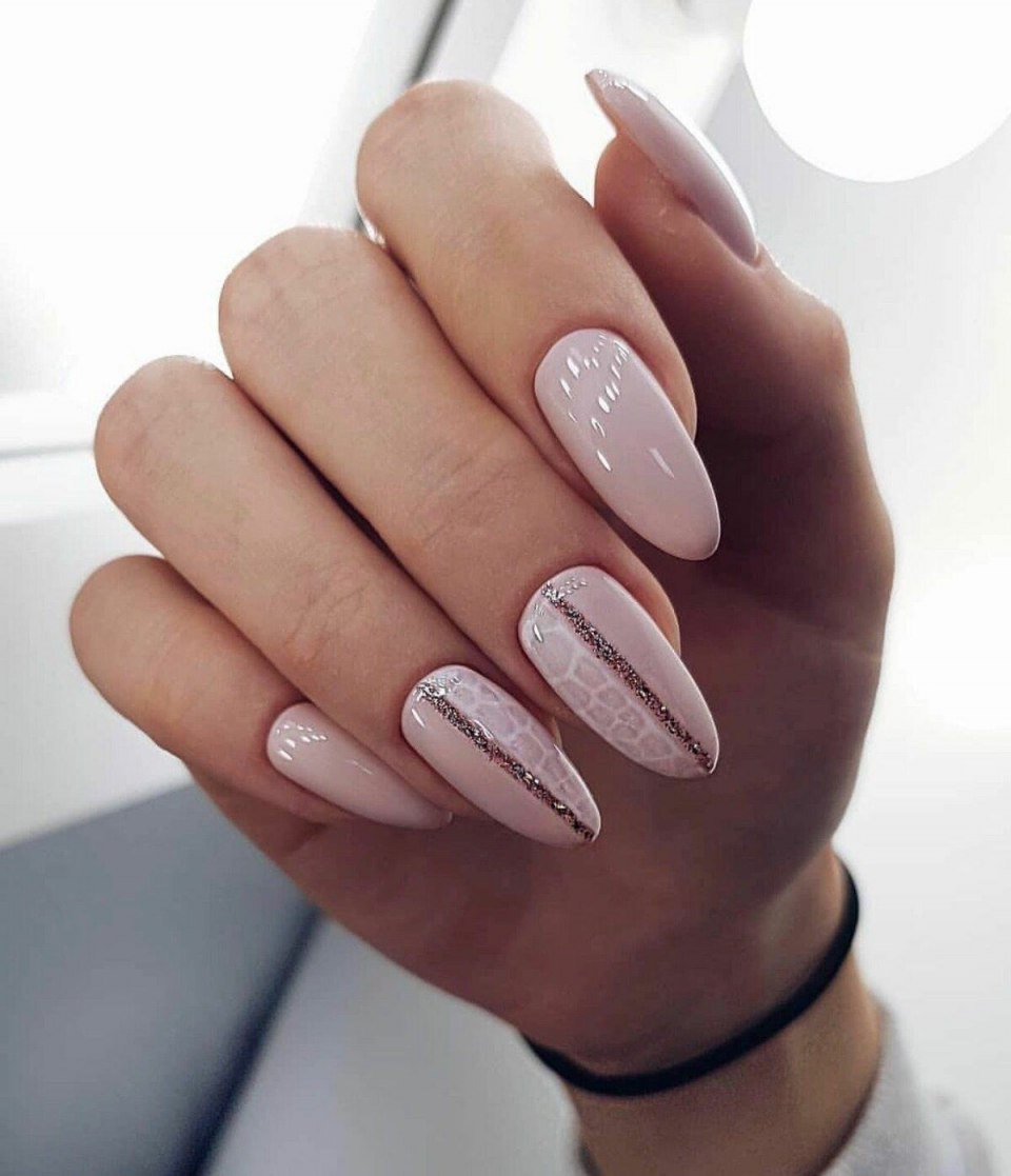 Нюдовый маникюр 2021 миндаль