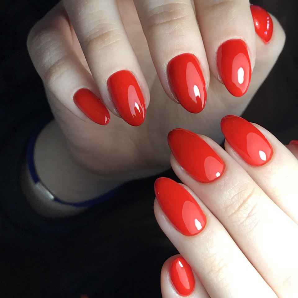 Маникюр под красное платье