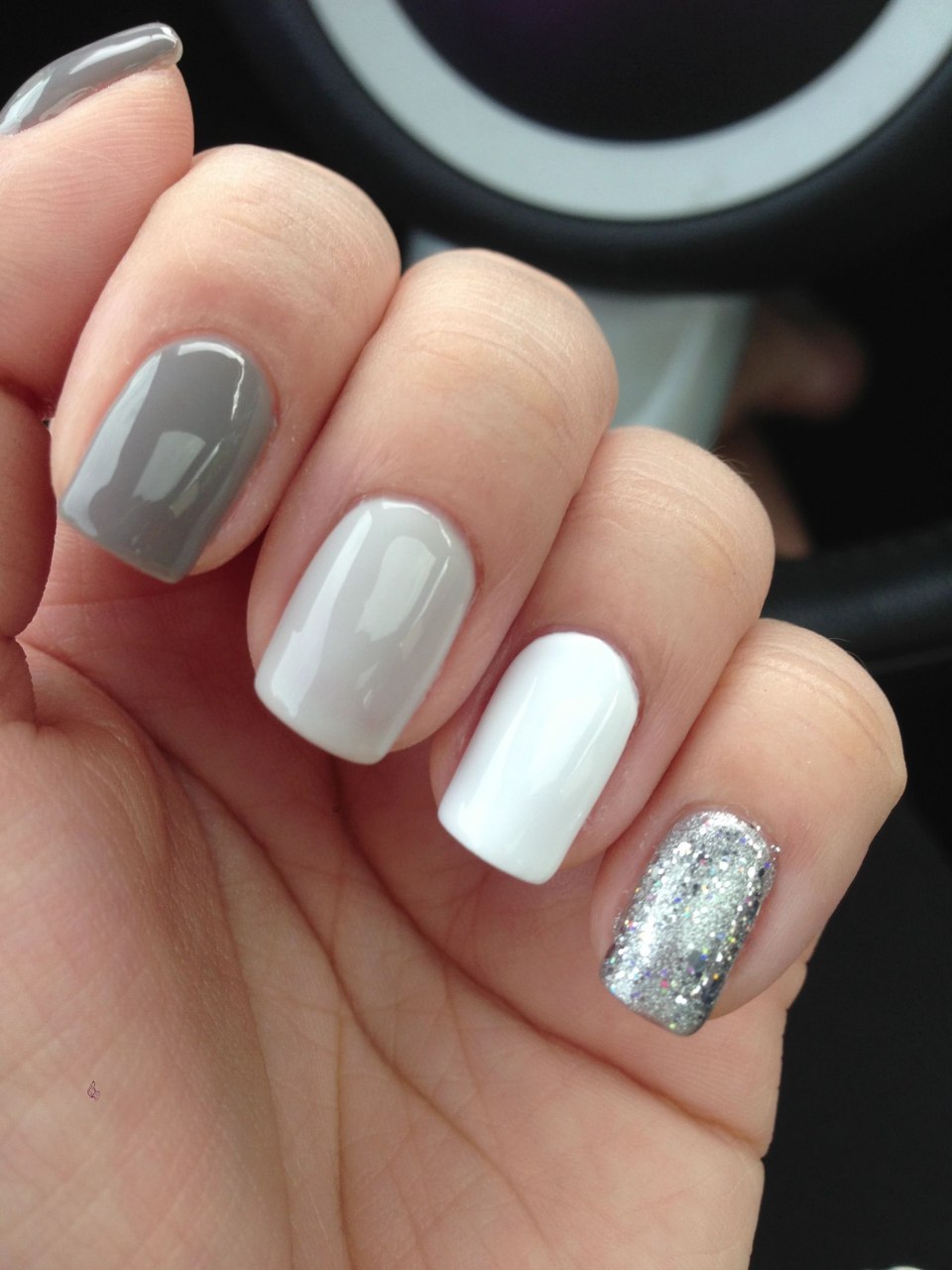 Маникюр френч серебристый