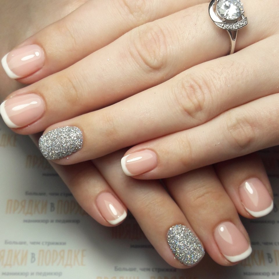 Ногти белые с серебром
