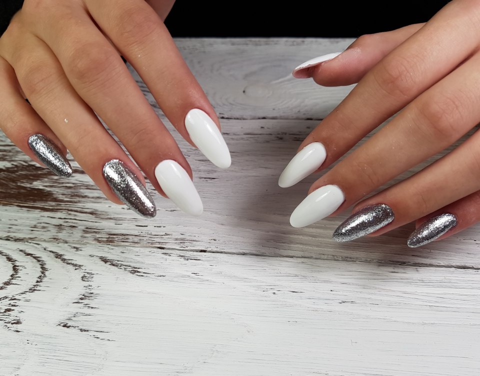 Маникюр с серебром