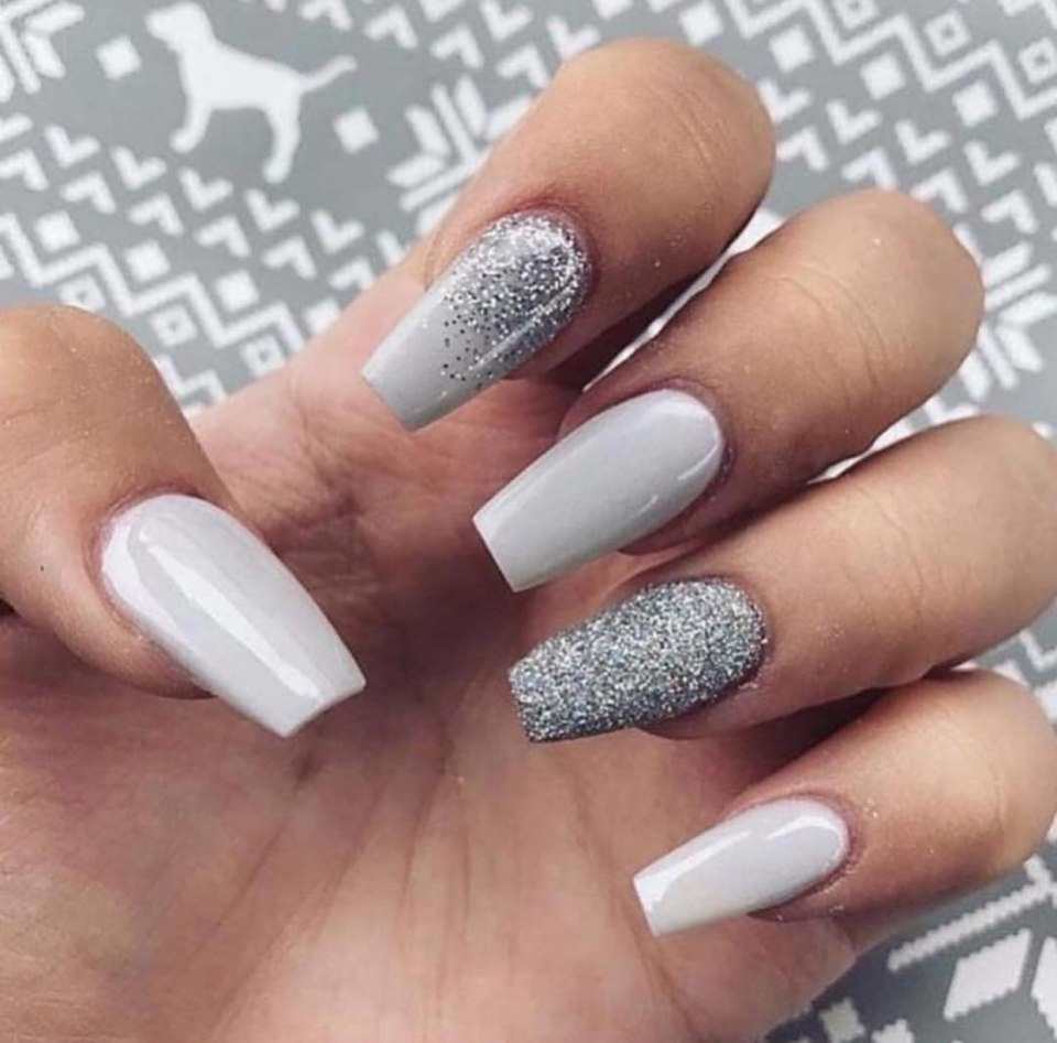 Маникюр серый градиент с втиркой