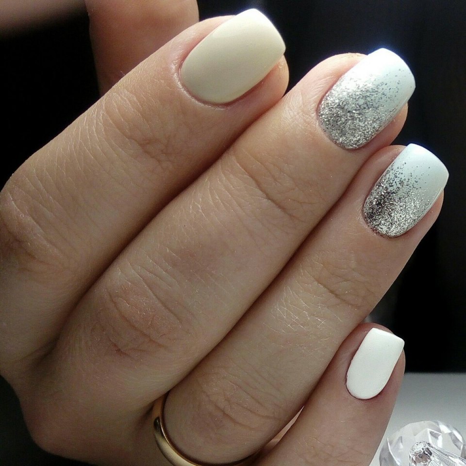 Белык ногти с блемткам