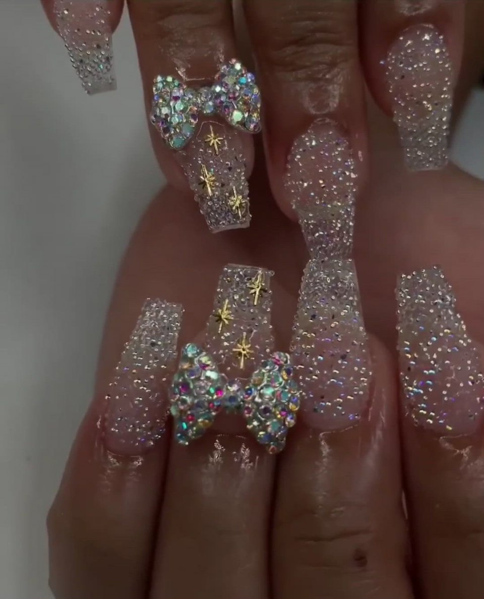 Ногти со стразами и блестками