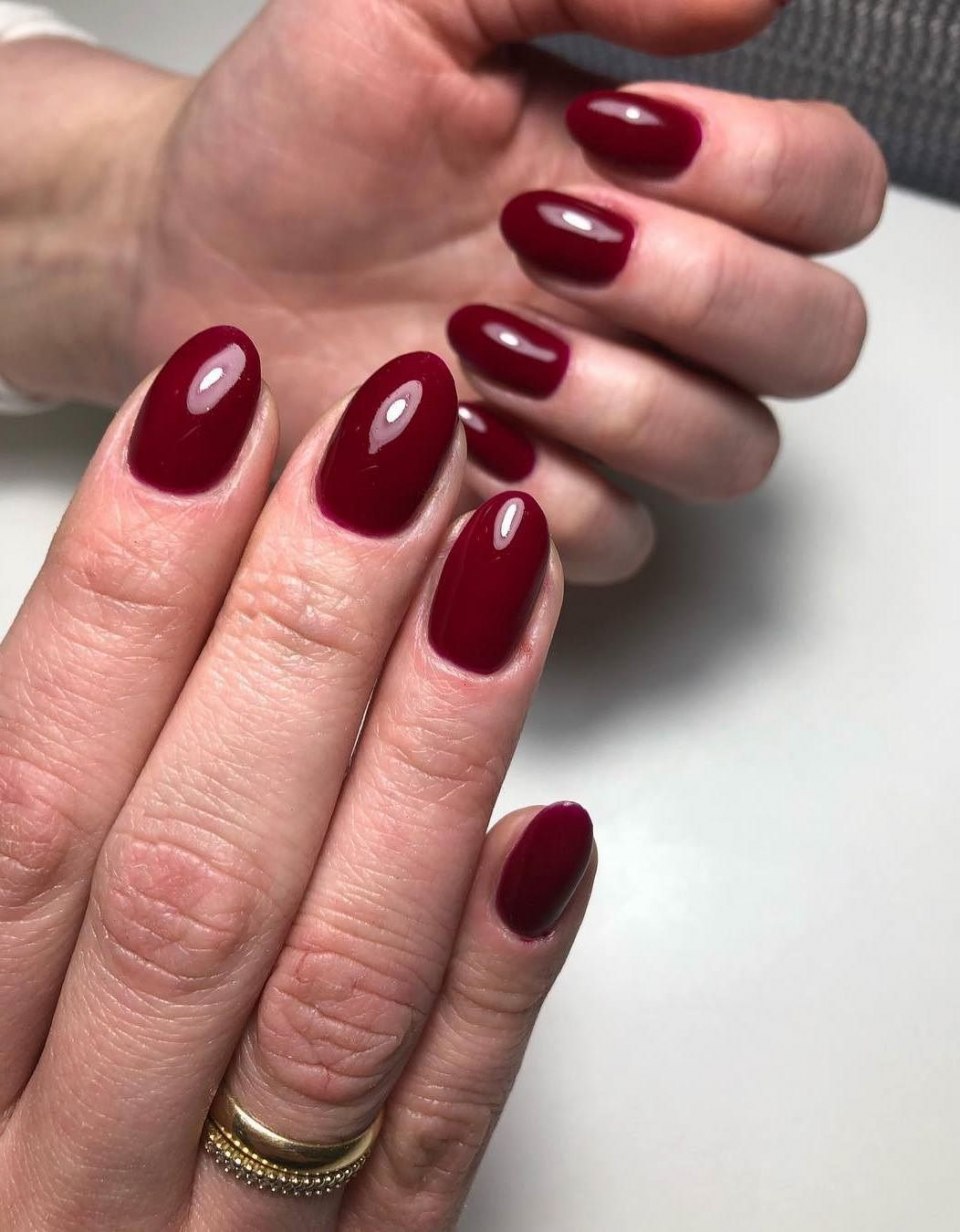 Бордовые ногти