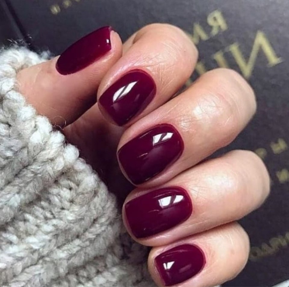 Бордовые ногти однотонные