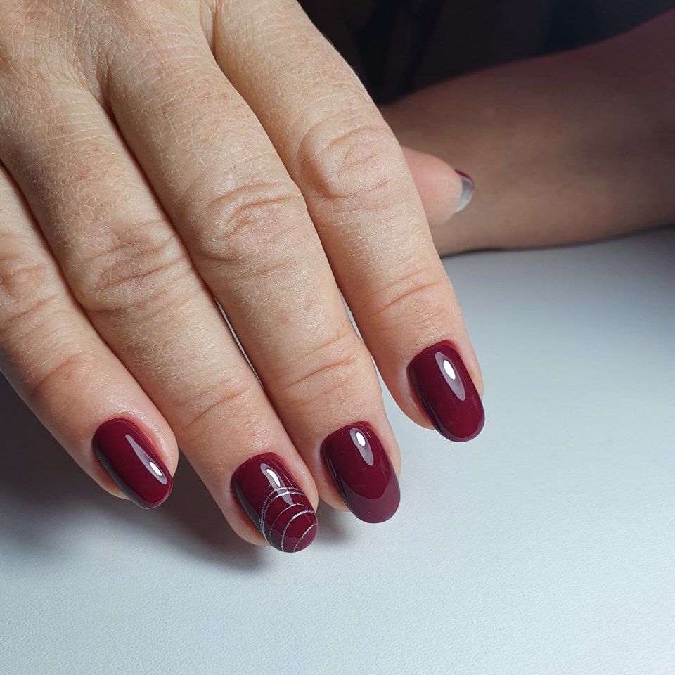 Однотонное покрытие ногтей