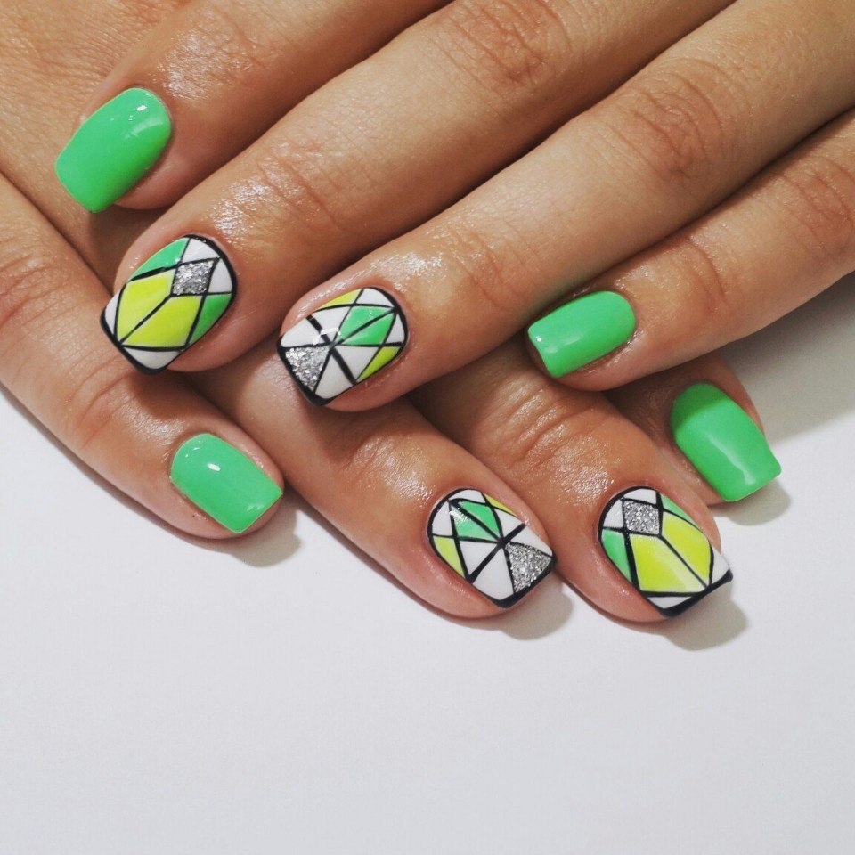 Маникюр геометрия ярки