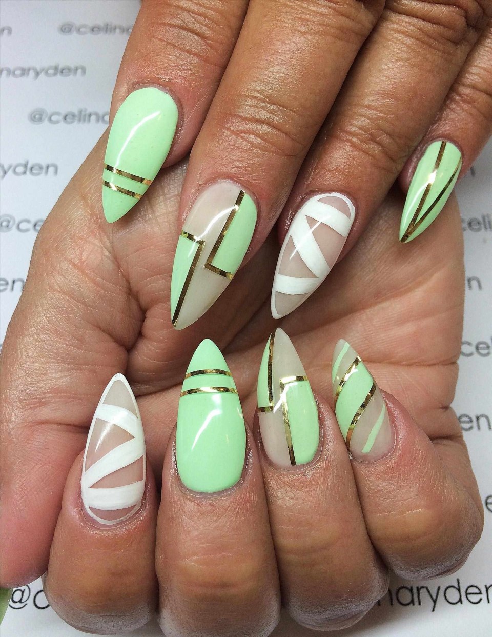 Маникюр на острые ногти геометрия