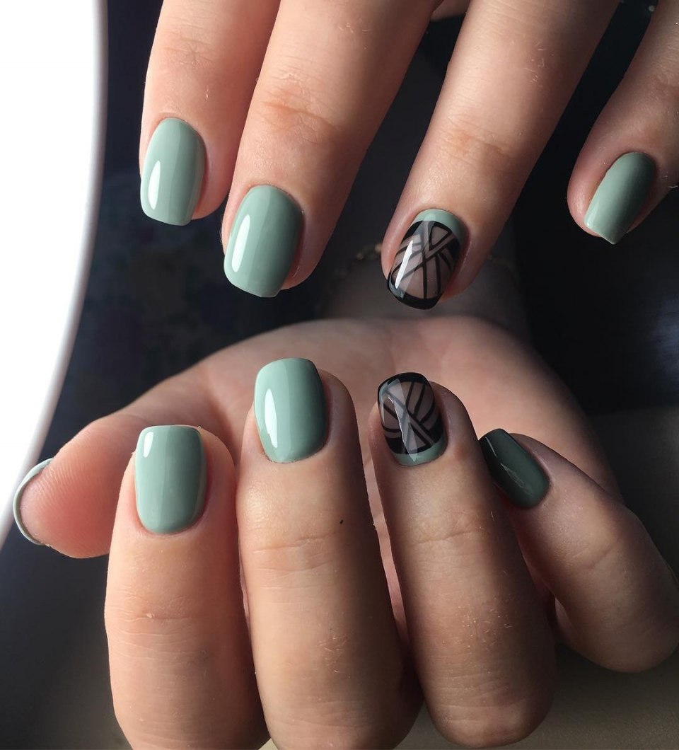 Серо-зеленый маникюр