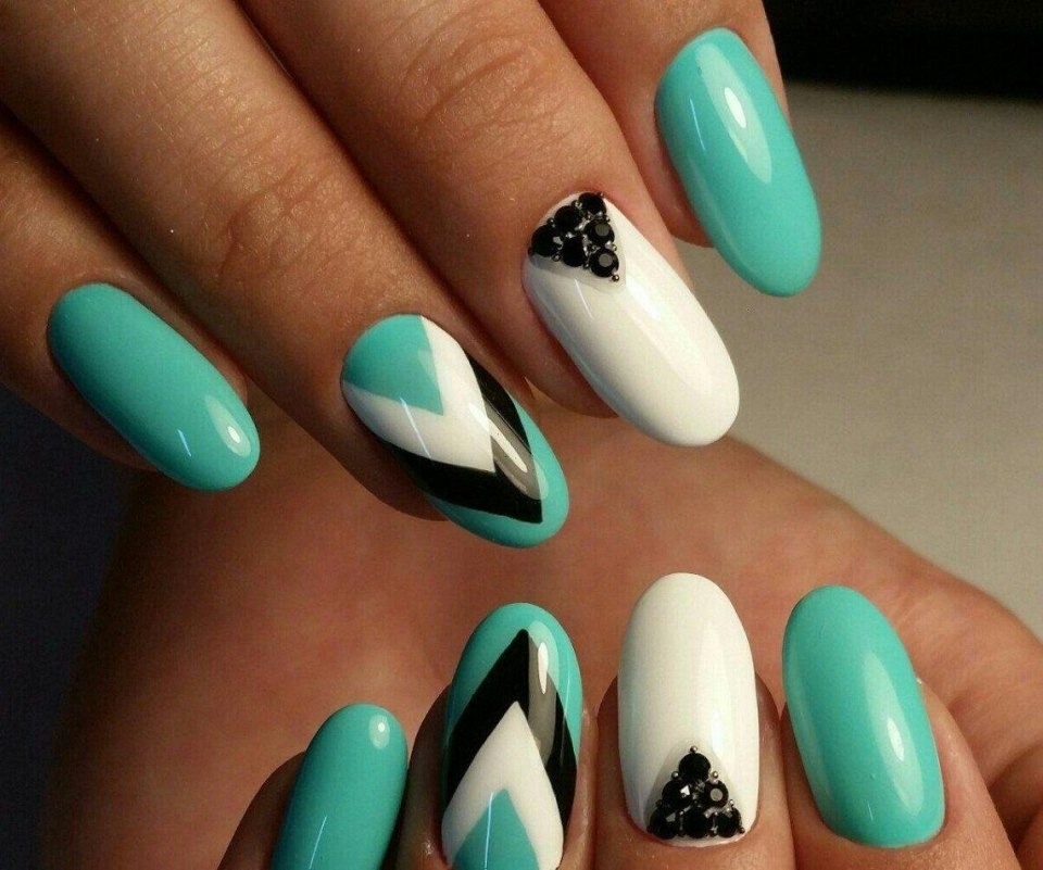 Дизайн ногтей бирюза