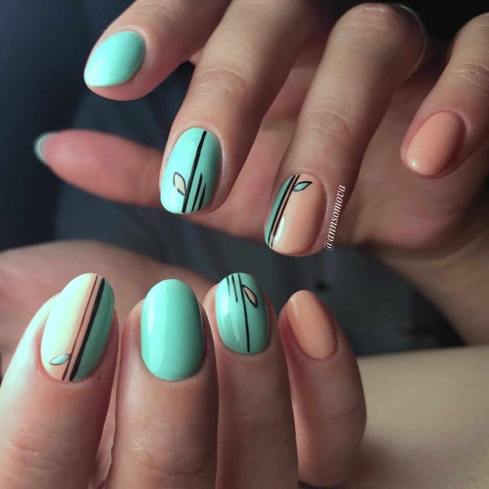 Мятный маникюр